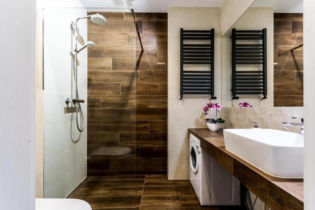 Relax Jacuzzi Apartment Krakow Dış mekan fotoğraf